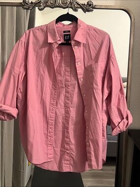 GAP Pink Button-Down Shirt - Classic Cotton Button Up